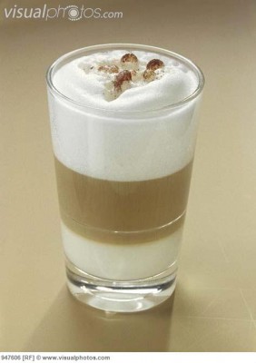 Latte_macchiato_in_a_glass_947606.jpg