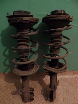stojki-perednie-dlya-toyota-vistavista-ardeo.jpg